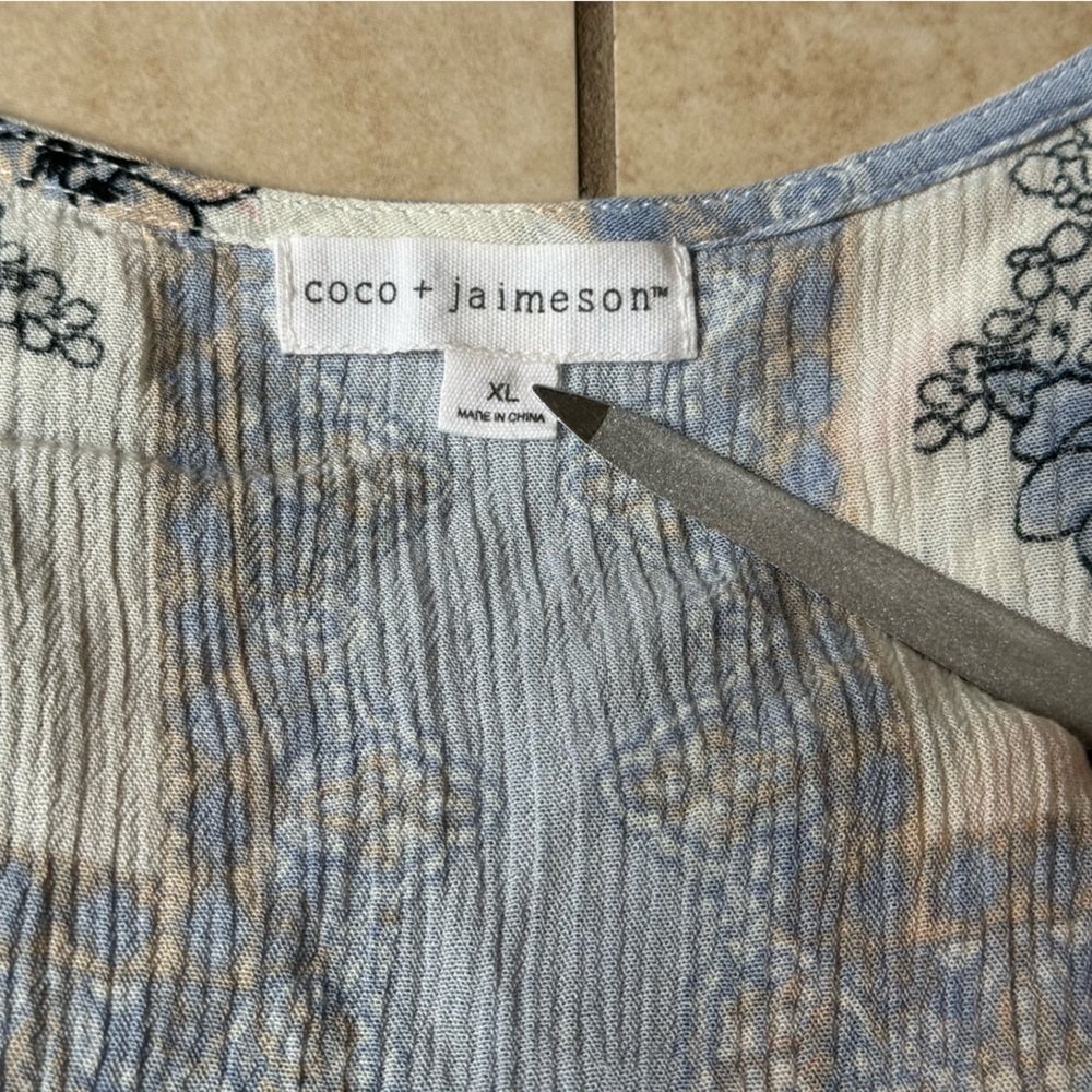 Coco + Jaimeson Smocked Waist Surplus Batwing Blo… - image 5